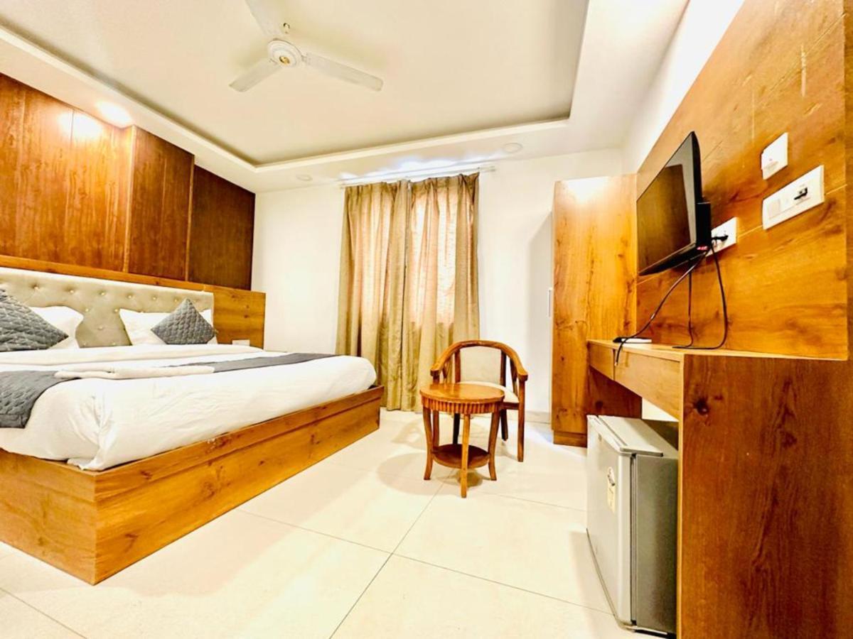 Hotel The Glory Near Delhi International Airport Nova Deli Exterior foto